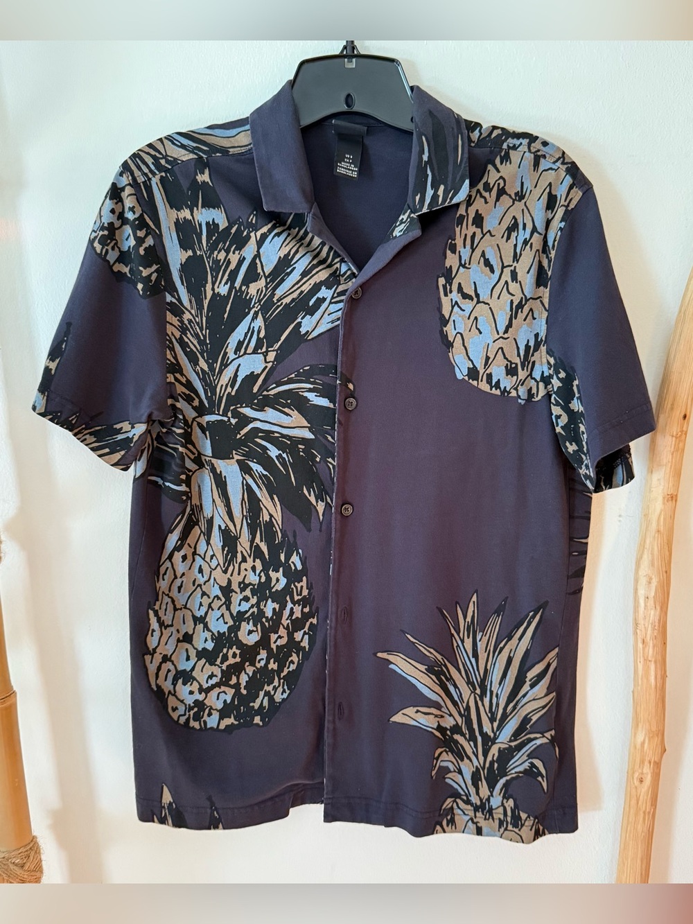 H&M Men's Hawaiian Pineapple Print Short Sleeve Button-Up Shirt, Dark Blue Sz S